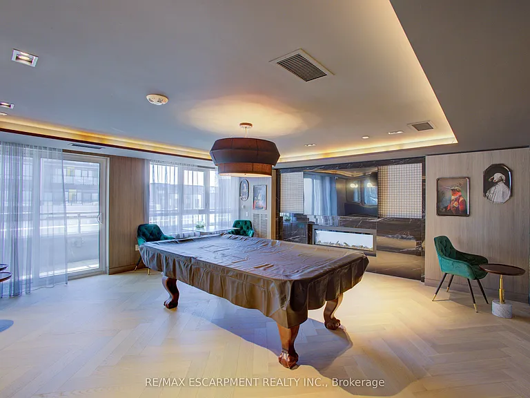 395 Dundas St W #413 — Photo 37