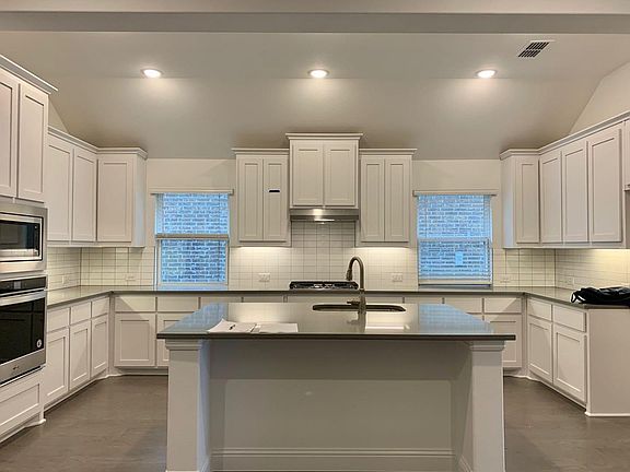 3rd image of 4024 Gray Wolf Dr