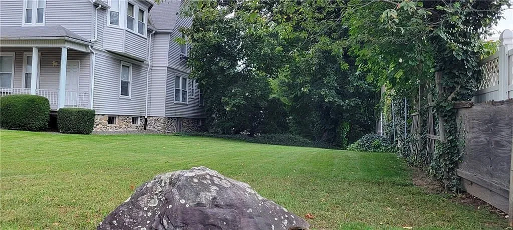 2215 Cranston St — Photo 2