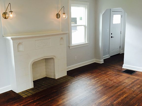 3rd image of 6812 Sampson Ln