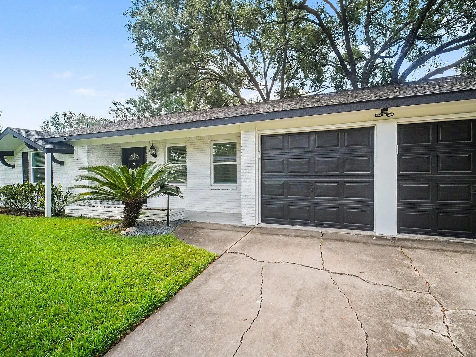 3 bed, 2.0 bath, 1900 sqft, $2,700 — Photo 4