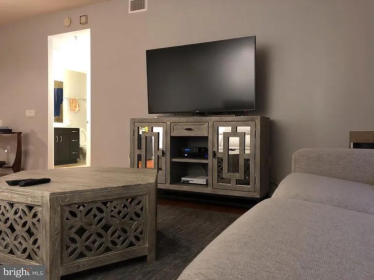 440 L St NW #407 — Photo 8
