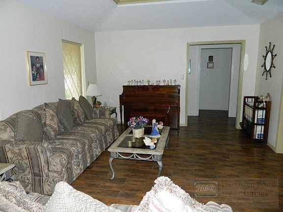 2nd image of 2926 Jacaranda Dr