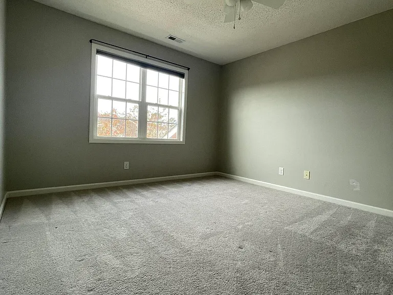 160 Kelly Cir — Photo 9