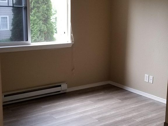 2nd image of 1144 N 198th St Unit E203