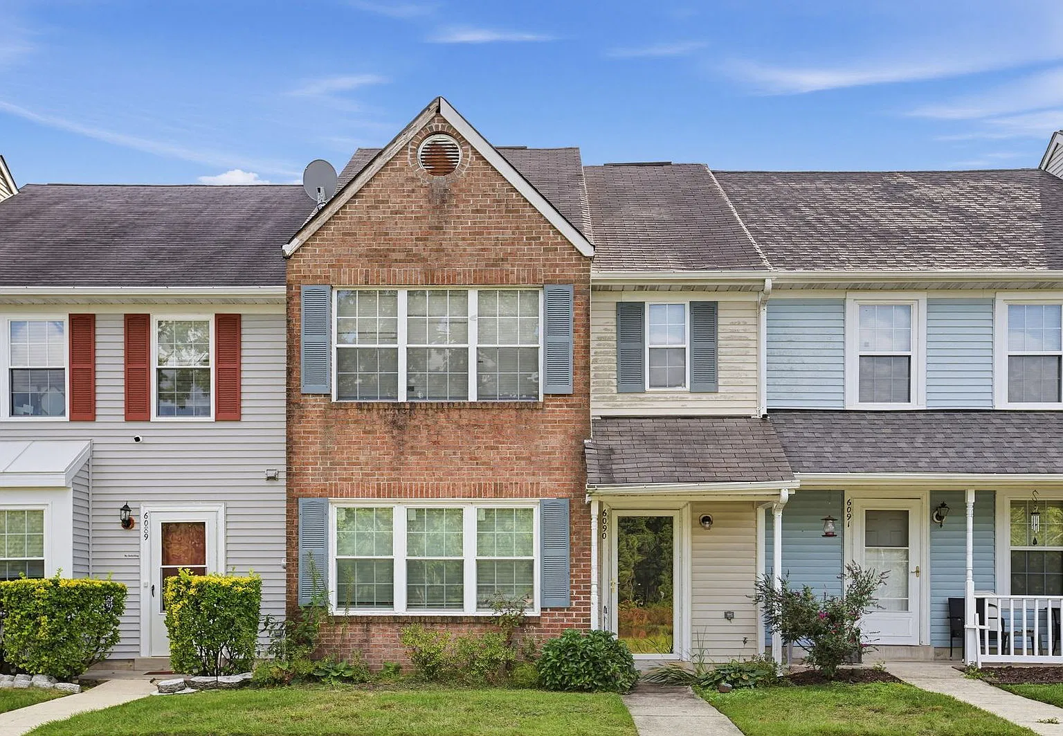 3 bed, 3.0 bath, 1368 sqft, $2,700 — Photo 1