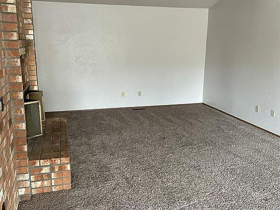3rd image of 3626B Lorne St SE