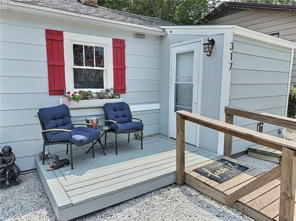 317 W Hickory St, El Dorado Springs, MO 64744