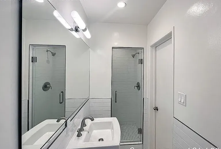 1023 N Hayworth Ave #5 — Photo 3