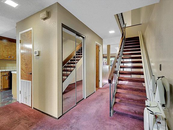 2nd image of 750 Lincoln Rd APT 8