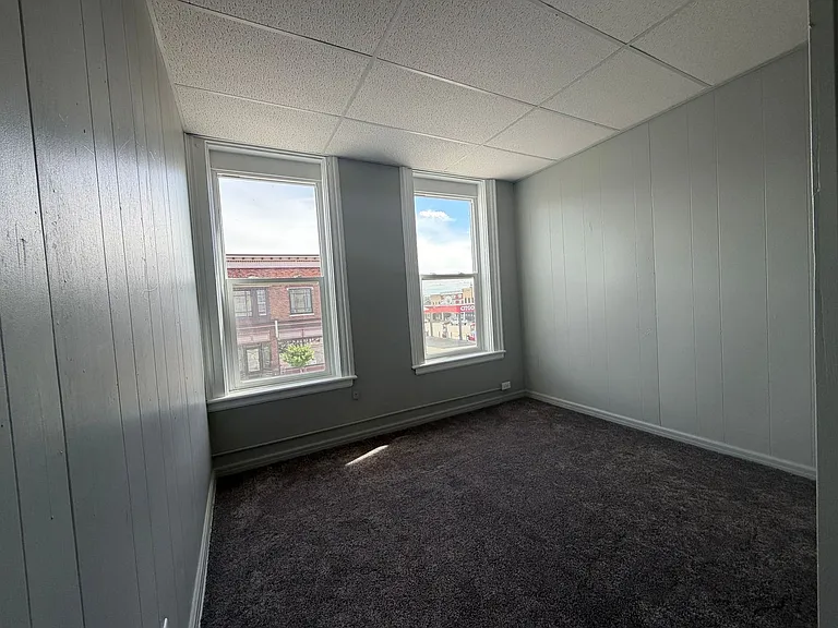 113 E Milwaukee St — Photo 32