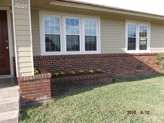 3rd image of 1005 SW 51st St