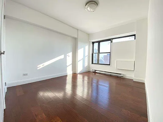 Rented by Bruma Realty LLC | media 8