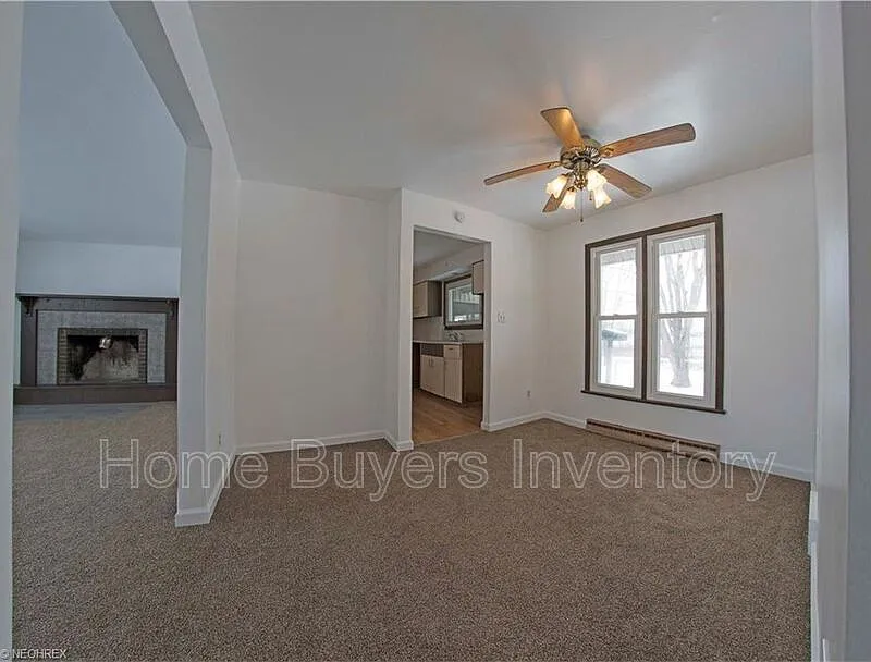 5 bed, 2.5 bath, 1980 sqft, $2,350 — Photo 3