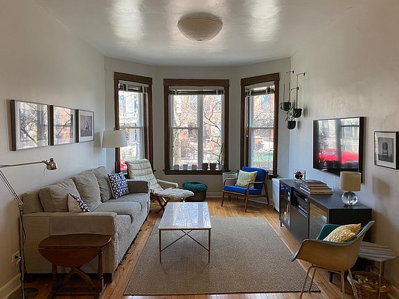 2nd image of 2618 N Francisco Ave #1