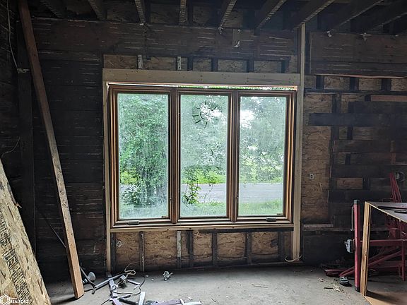 5th image of 706 W Briggs Ave