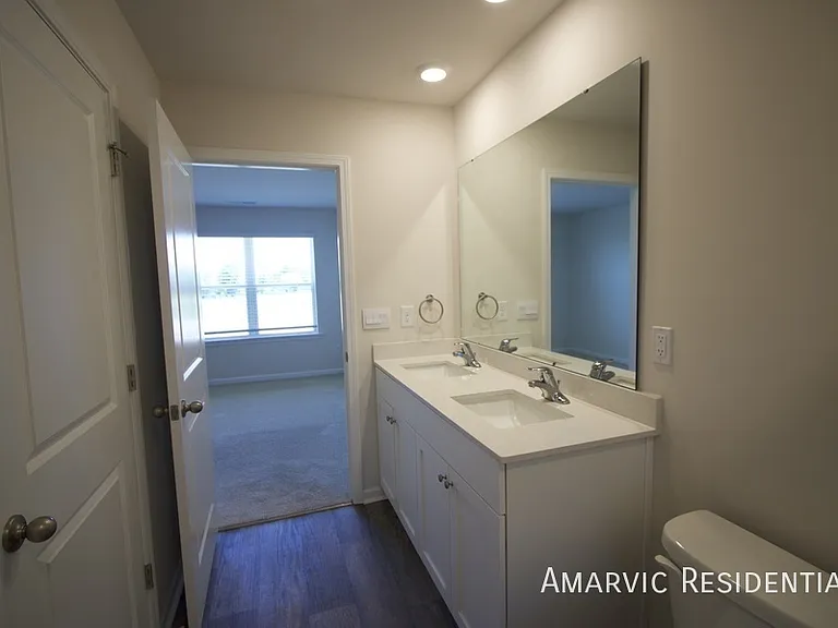 175 Seymour Village Dr — Photo 16