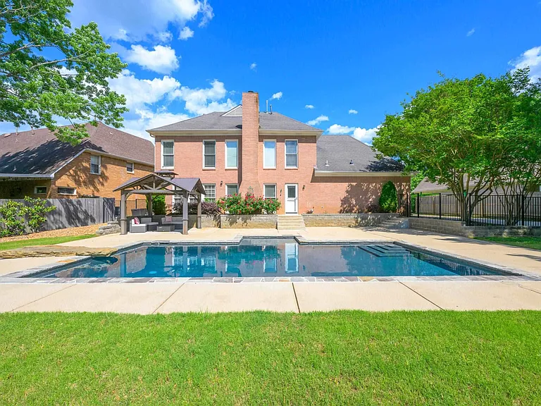 895 Joe Dr — Photo 2
