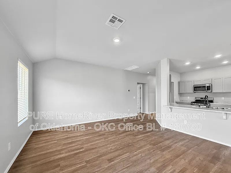 3 bed, 2.0 bath, 1355 sqft, $1,445 — Photo 3