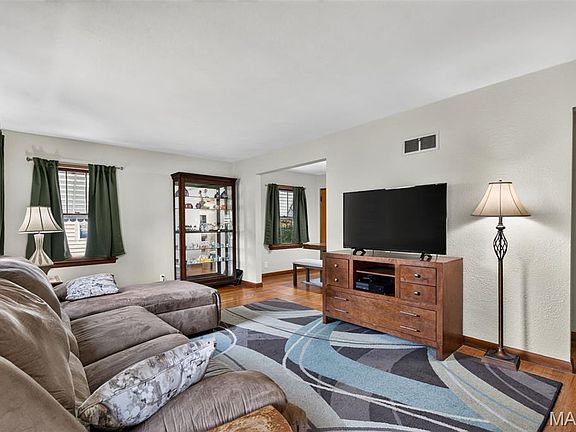 2nd image of 9818 Eastbrook Dr