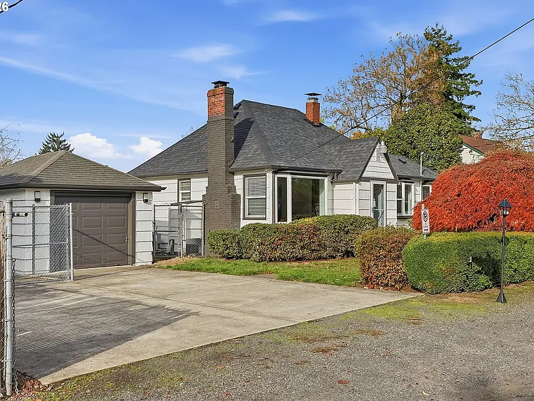 415 SE 94th Ave — Photo 1
