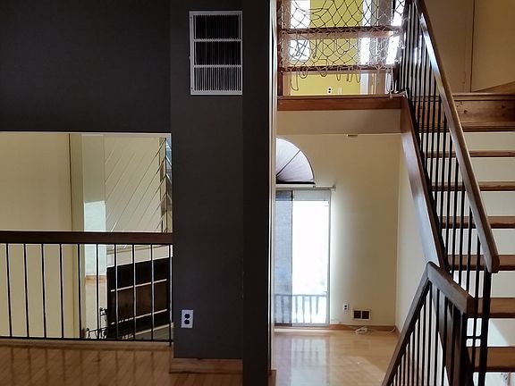 4th image of 70 Heaney Ave