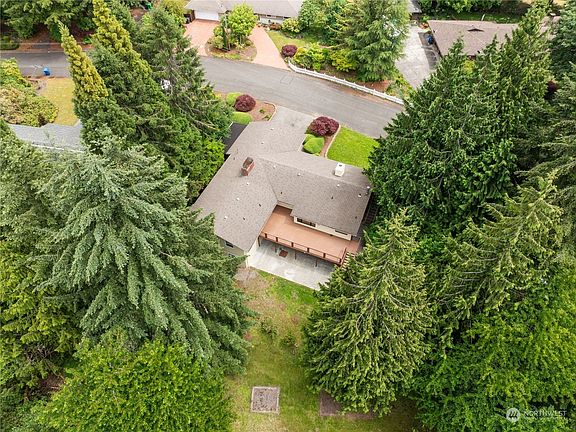3rd image of 303 San Mar Drive NE