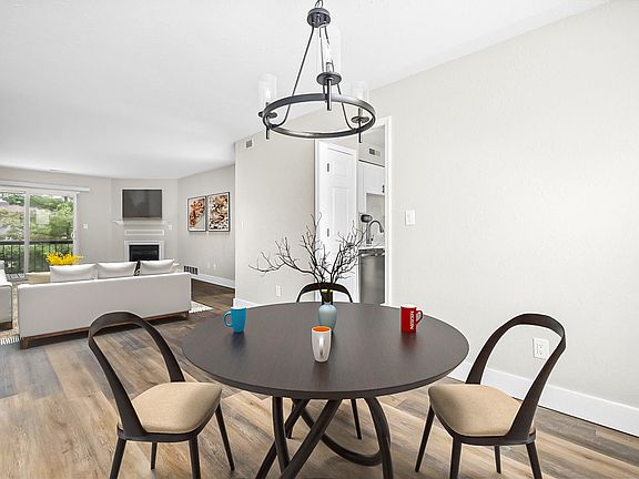5th image of 1968 Greenglen Dr APT 202