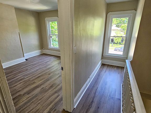 3rd image of 513 W Clinton St