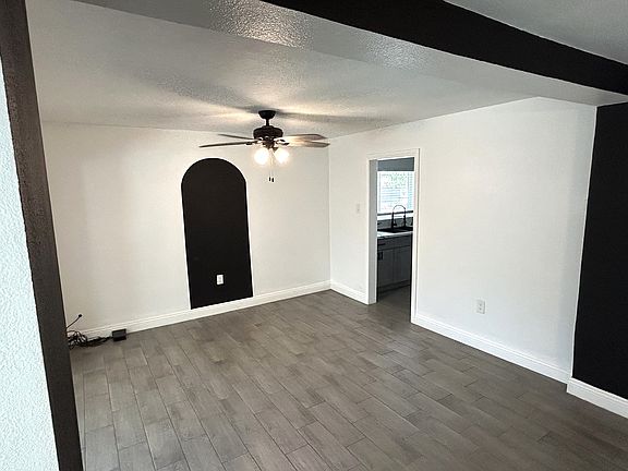 4th image of 15184 Golden St