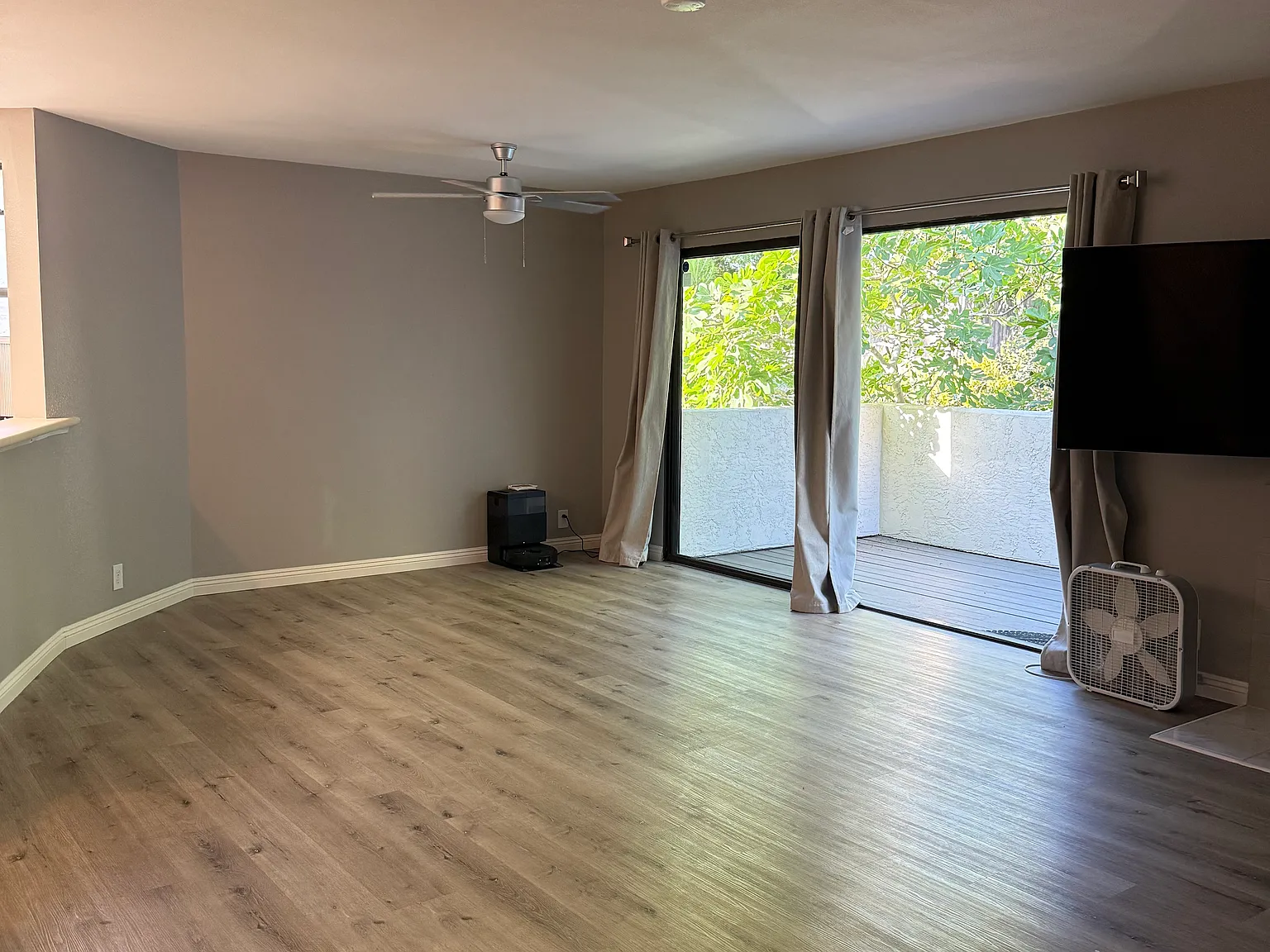 2 bed, 2.5 bath, 1300 sqft, $3,800 — Photo 3