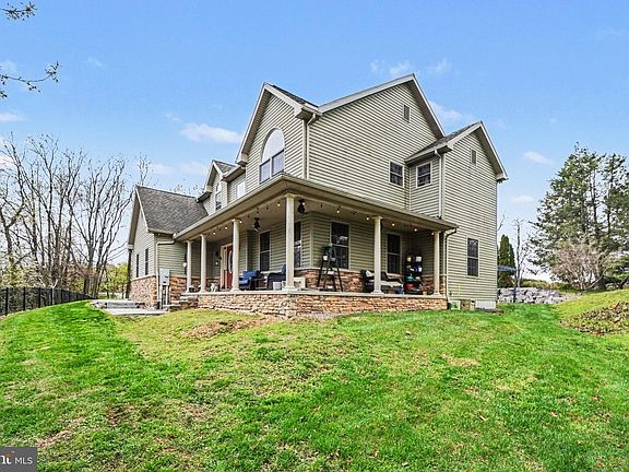 2nd image of 140 Ridge Hill Rd