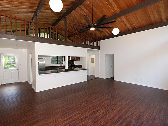 Spacious living/dining area