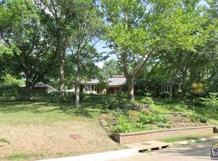 100 SW Redbud Ln, Topeka, KS 66606