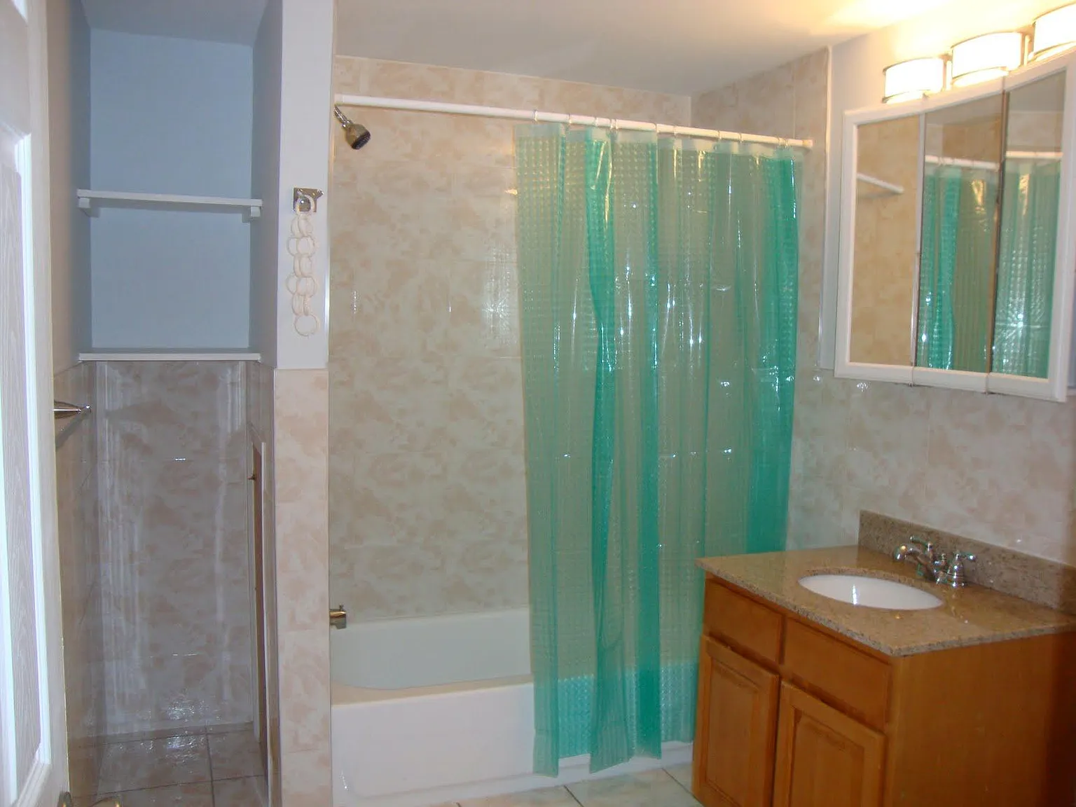 2 bed, 1200 sqft, $1,600 — Photo 3