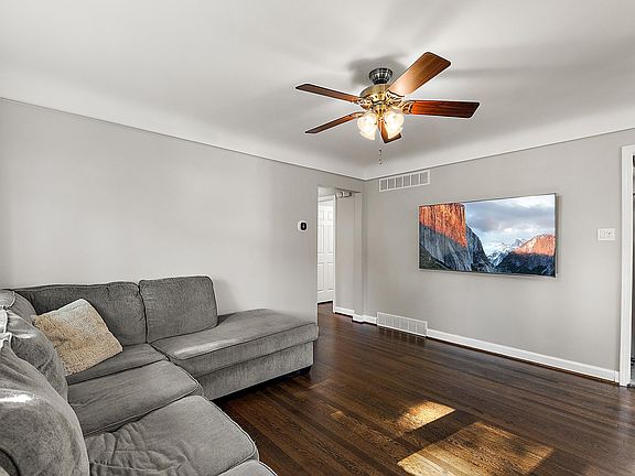 5th image of 28225 Delton St