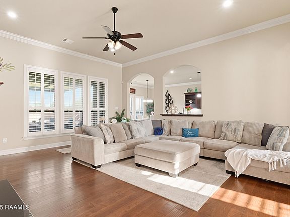 5th image of 107 Terrace Oak Ln