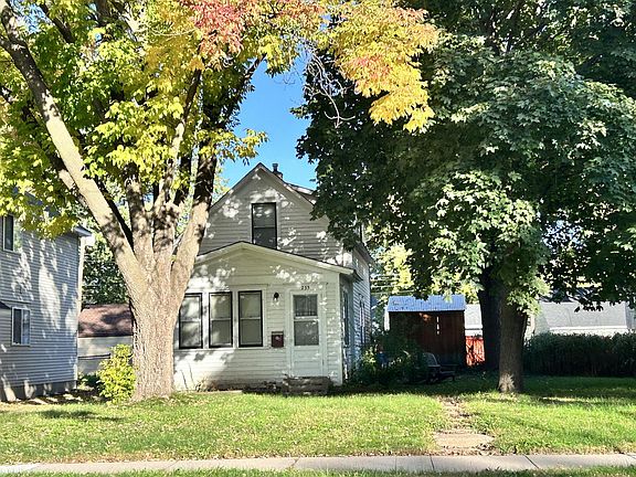 4th image of 233 17th Ave N