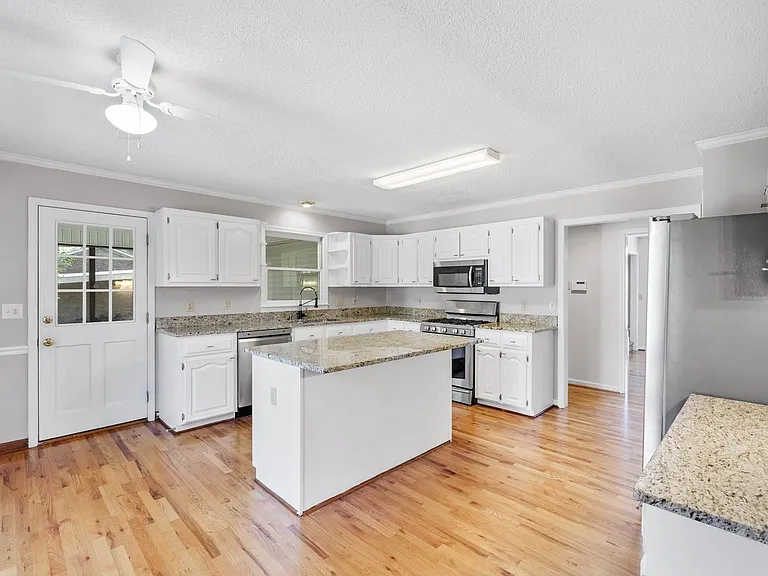 22 Country Club Dr — Photo 9