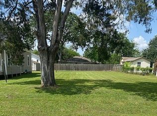 2310 Dewey St, Waller, TX 77484