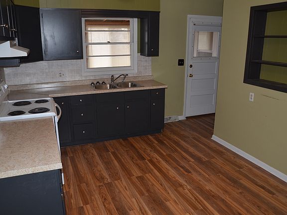 Updated floors & countertops