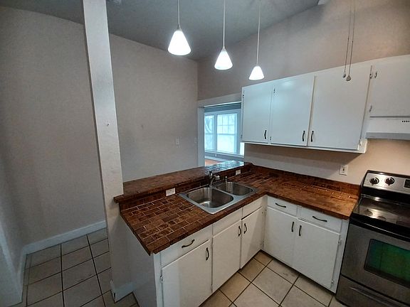 3rd image of 124 W Mistletoe Ave #4