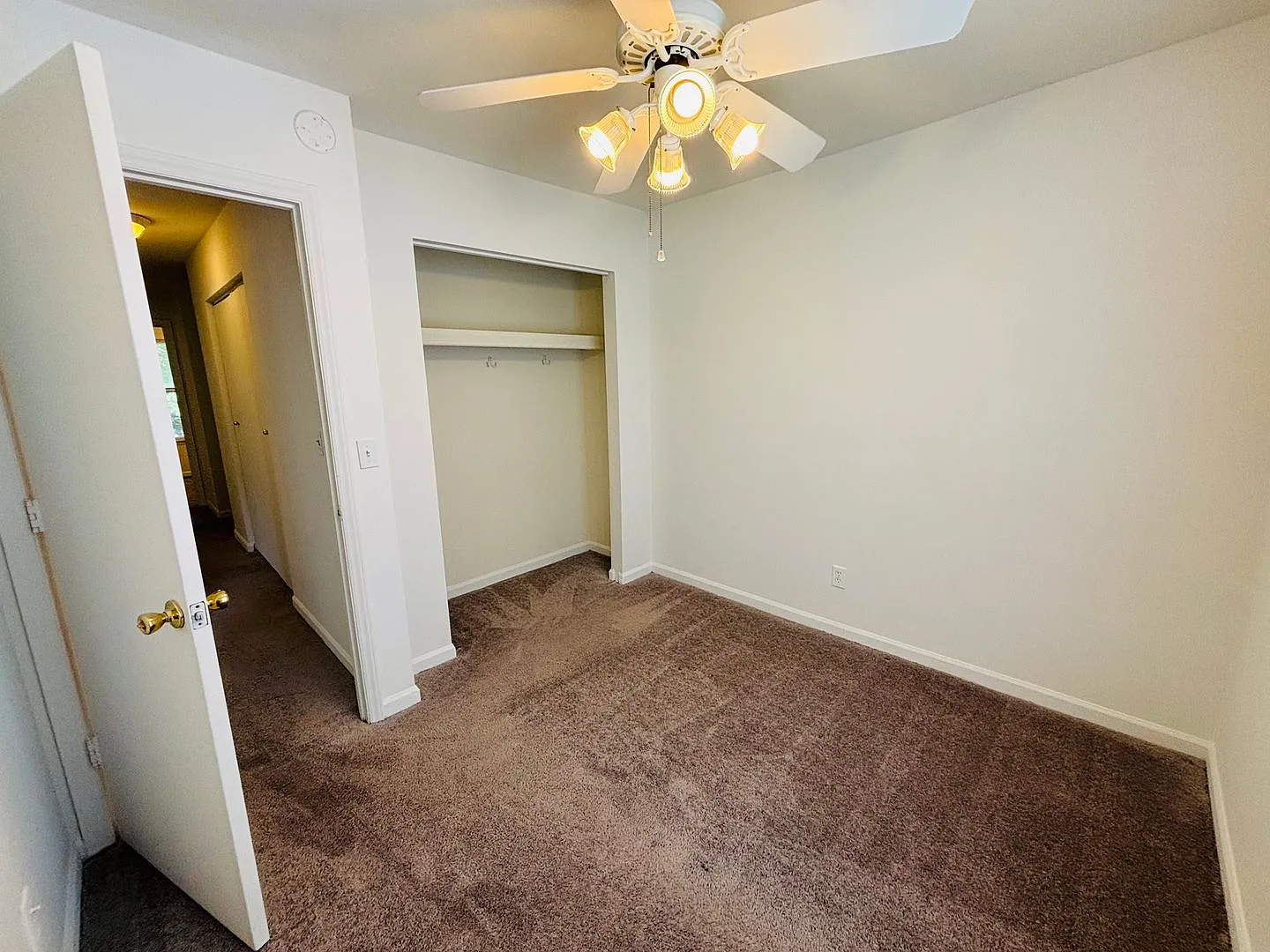 4 Bedroom 2.5 Bath Townhouse — Photo 4