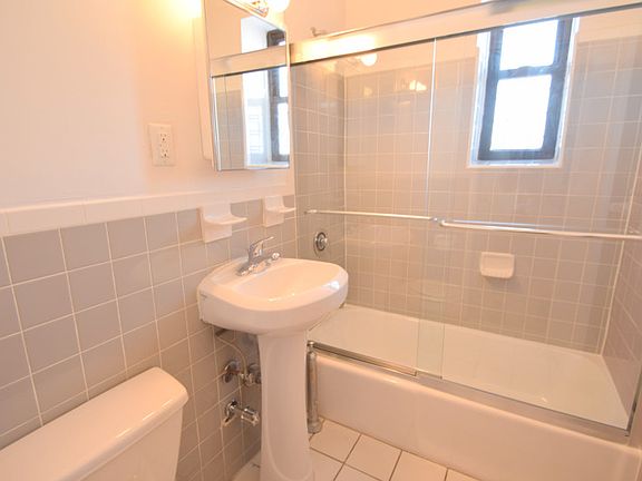 River Hill Gardens - Bathroom - M83-0GB
