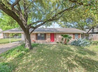 3909 Glenn Oaks Dr, Bryan, TX 77802
