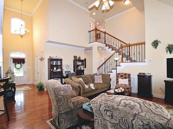 4th image of 10445 Laurel Pointe Ln