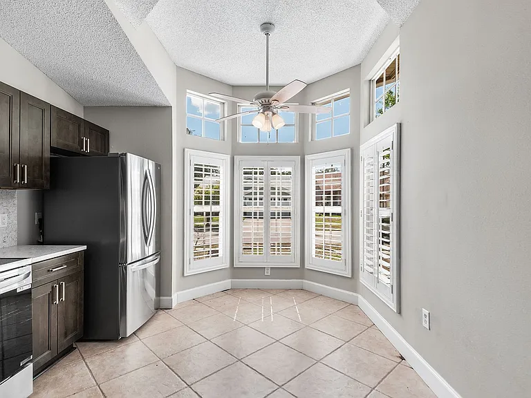 4011 Levonshire Pl — Photo 5