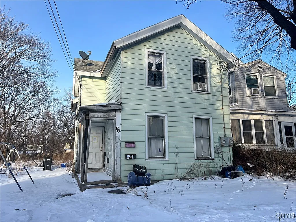 1210 Carbon St photo 1