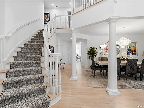 3rd image of 23 Hathaway Lane