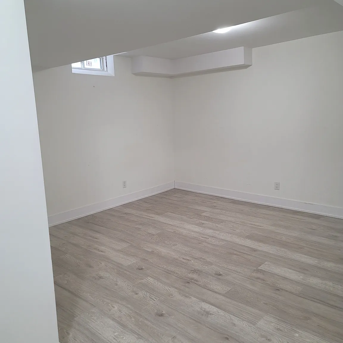 324 Chatfield Dr S #Basement photo 1